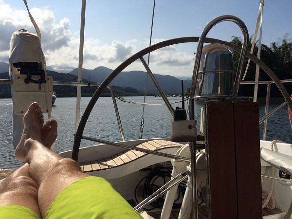 Em  vez de determinar com quão pouco podemos viver, identificamos do que não abrimos mão para&nbsp;viver