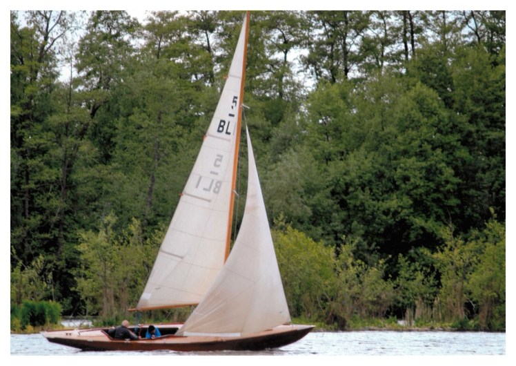5m RI "Greif" velejando no Lago de Tegel, em Berlin. Foto: Thomas Hellner - enviada por Christian Hellner.